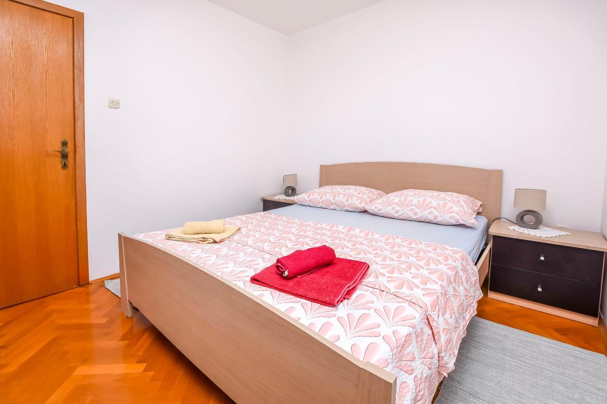 Apartments Ema Ražanj Eksteriør bilde