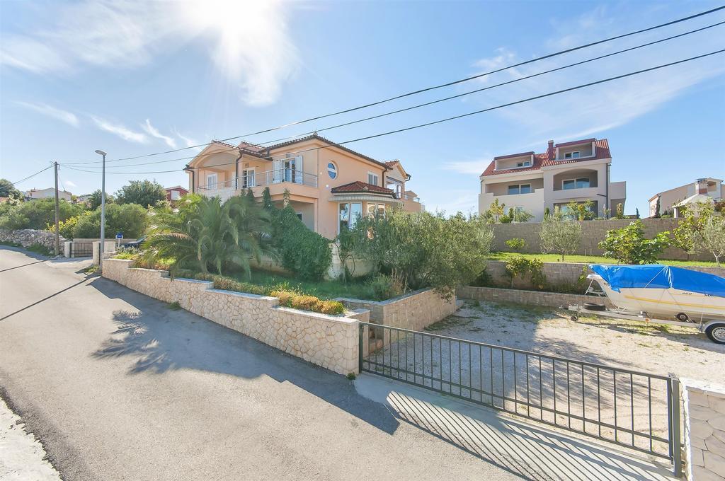 Apartments Ema Ražanj Eksteriør bilde